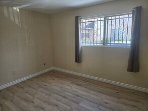 13022 Newhope St in Garden Grove, CA - Foto de edificio - Building Photo