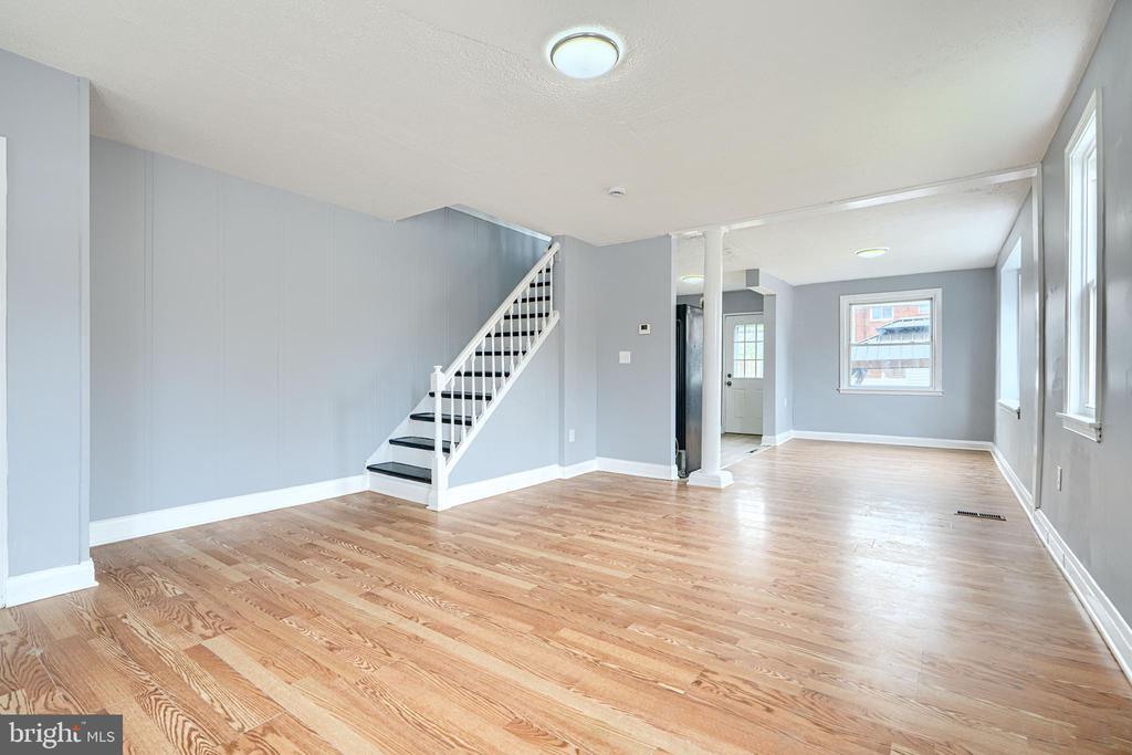 1902 Kelmore Rd in Dundalk, MD - Building Photo