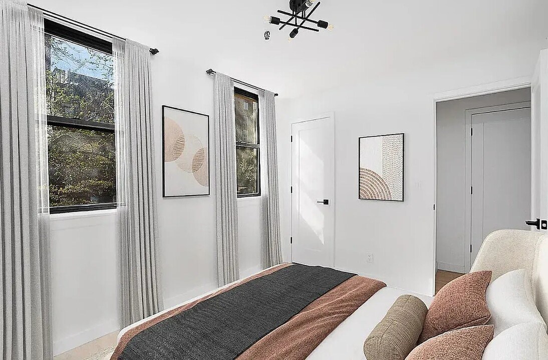 243 E Broadway in New York, NY - Building Photo