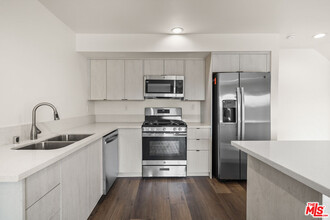 2527 Hauser Blvd in Los Angeles, CA - Building Photo - Building Photo