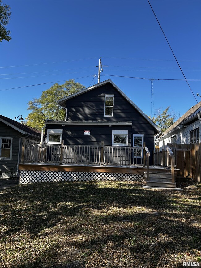 property at 1822 N Sheridan Rd