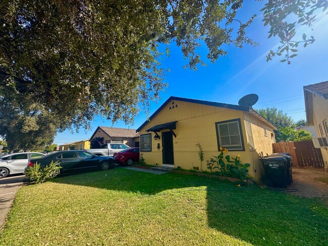 260 E Puente St