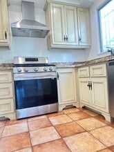 1607 S Sierra Bonita Ave, Unit 1607 in Los Angeles, CA - Building Photo - Building Photo