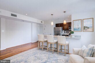 420 16th St SE, Unit 208 in Washington, DC - Foto de edificio - Building Photo