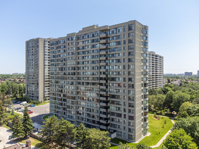 Vista in Toronto, ON - Building Photo - Building Photo