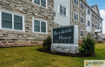 1025 Raritan Rd in Clark, NJ - Building Photo - Building Photo