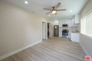 21315 Kingsbury St in Los Angeles, CA - Building Photo