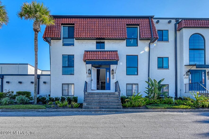 2321 Costa Verde Blvd in Jacksonville Beach, FL - Foto de edificio
