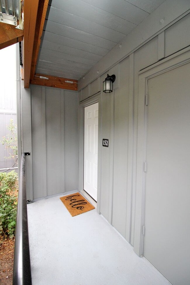 4 Touchstone Dr in Lake Oswego, OR - Building Photo - Building Photo