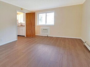 2432 East Ave in Rochester, NY - Building Photo - Building Photo