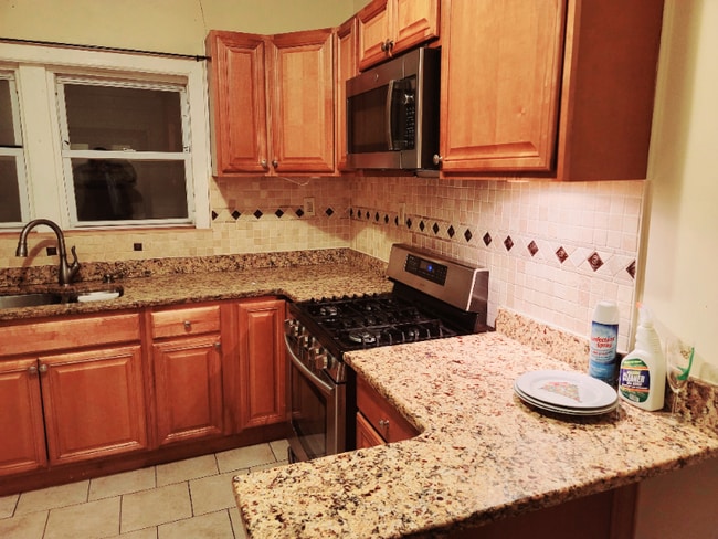 35 E 49th St in Bayonne, NJ - Foto de edificio - Building Photo