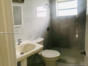 752 NW 3rd Ct in Hallandale Beach, FL - Building Photo - Building Photo