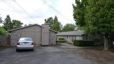 3803 SE 33rd Pl in Portland, OR - Building Photo - Building Photo