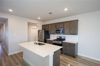 910 Kickapoo Ln in College Station, TX - Building Photo - Building Photo