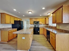 24433 Independence Blvd in Crete, IL - Foto de edificio - Building Photo