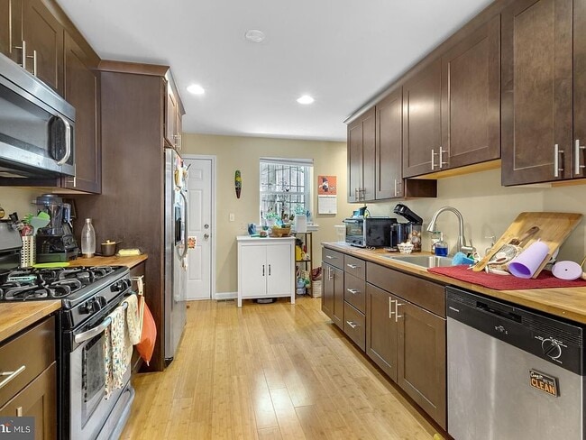 property at 1331 S 31st St