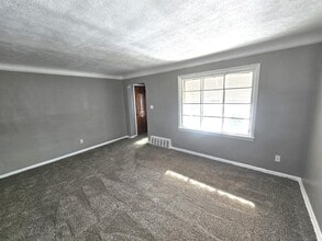 18413 Lewis Dr in Maple Heights, OH - Building Photo - Building Photo