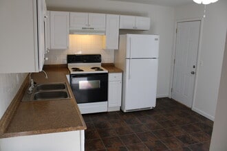 817 Cole Blvd in St. Charles, MO - Building Photo - Building Photo