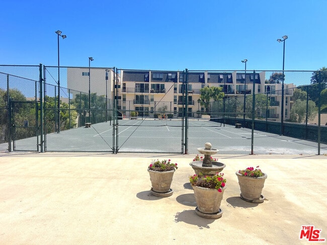 23901 Civic Center Way, Unit Unit # 136 in Malibu, CA - Building Photo - Building Photo