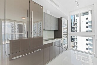 1080 Brickell Ave, Unit 3006 in Miami, FL - Building Photo - Building Photo