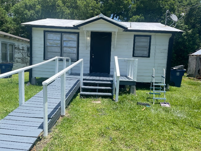 property at 712 Spann Ave