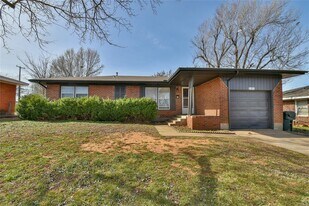 2105 Carpenter Dr in Midwest City, OK - Building Photo