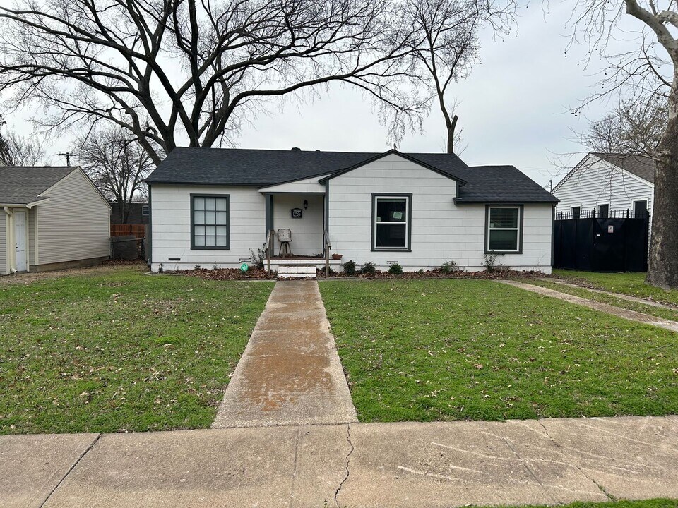 1255 San Patricio Dr in Dallas, TX - Building Photo