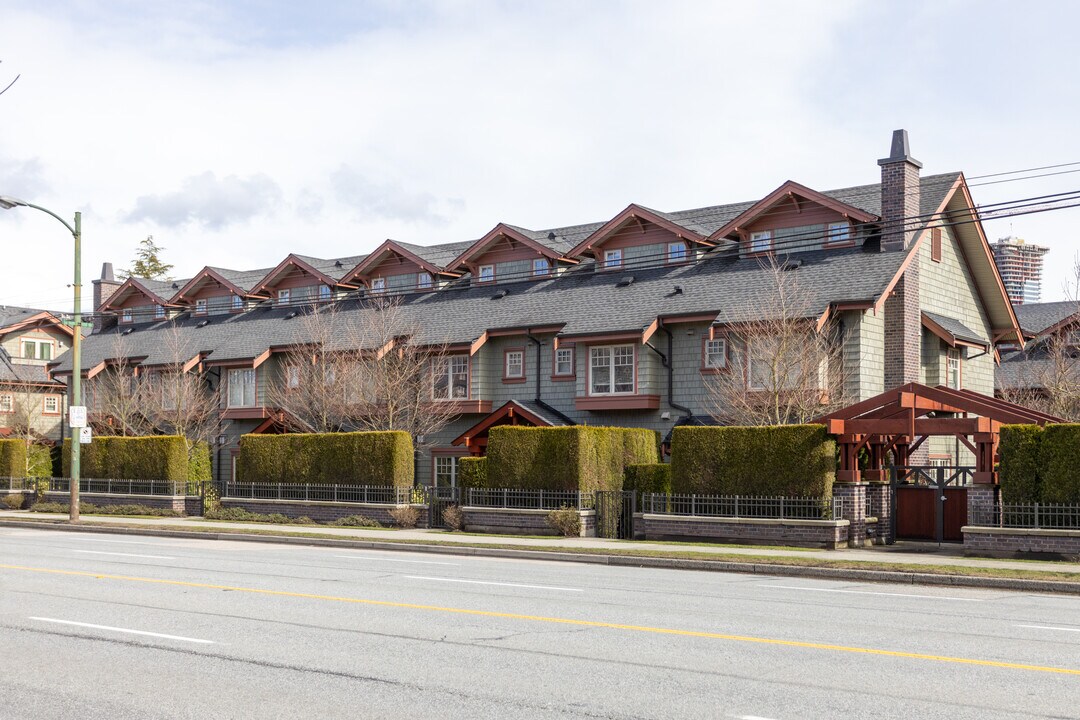 968 43rd Av W in Vancouver, BC - Building Photo