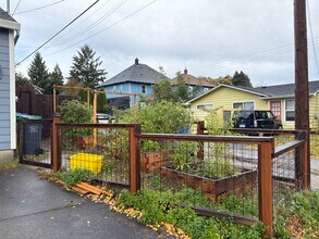 321 N Mason St in Portland, OR - Building Photo - Building Photo