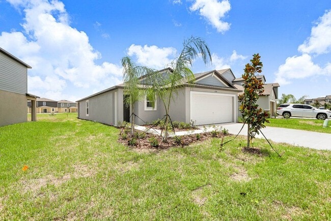 11545 Radiant Shr Lp in San Antonio, FL - Foto de edificio - Building Photo