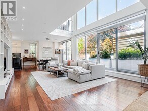 1 Rainsford Rd in Toronto, ON - Building Photo - Building Photo