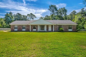 2613 Killarney Way in Tallahassee, FL - Building Photo - Building Photo