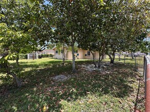17150 NE 4th Pl in North Miami Beach, FL - Building Photo - Building Photo