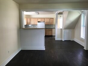 52 Center St, Unit Right Unit in Geneseo, NY - Building Photo - Building Photo
