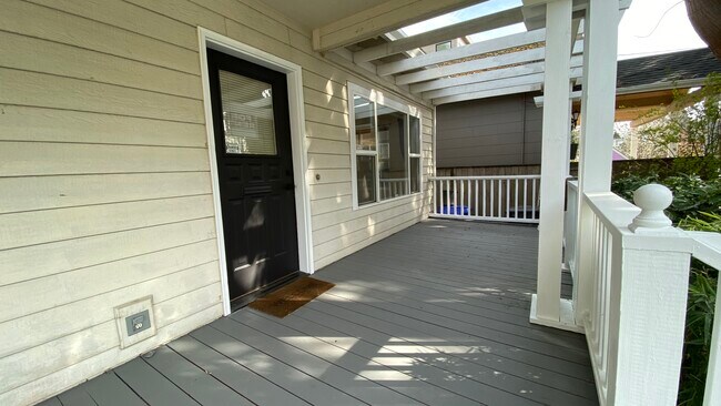 3724 N Albina Ave in Portland, OR - Foto de edificio - Building Photo