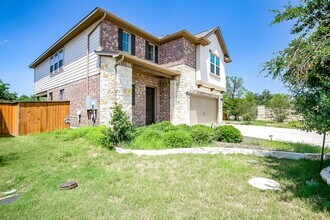 9202 Spade Cir in Austin, TX - Foto de edificio - Building Photo