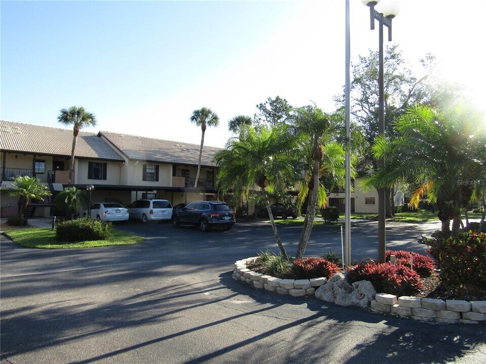 255 Mission Trail S in Venice, FL - Building Photo