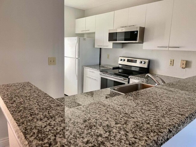 4847 Via Palm Lakes in West Palm Beach, FL - Building Photo - Building Photo