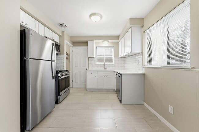 19411 Rensellor St in Livonia, MI - Building Photo - Building Photo