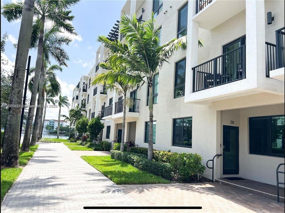 4640 NW 84th Ave in Doral, FL - Building Photo