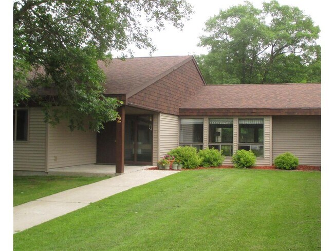 102 Edgewood St in New York Mills, MN - Building Photo - Building Photo