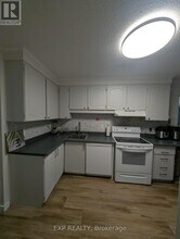 30-30 Green Valley Dr in Kitchener, ON - Building Photo - Building Photo