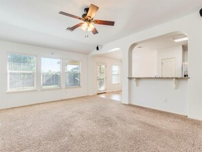 100 Quarry Ln in Liberty Hill, TX - Foto de edificio - Building Photo