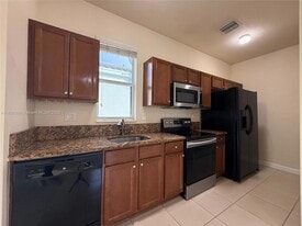 17067 SW 93rd St, Unit Studio in Miami, FL - Building Photo