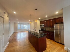 98 Knight St in Providence, RI - Building Photo