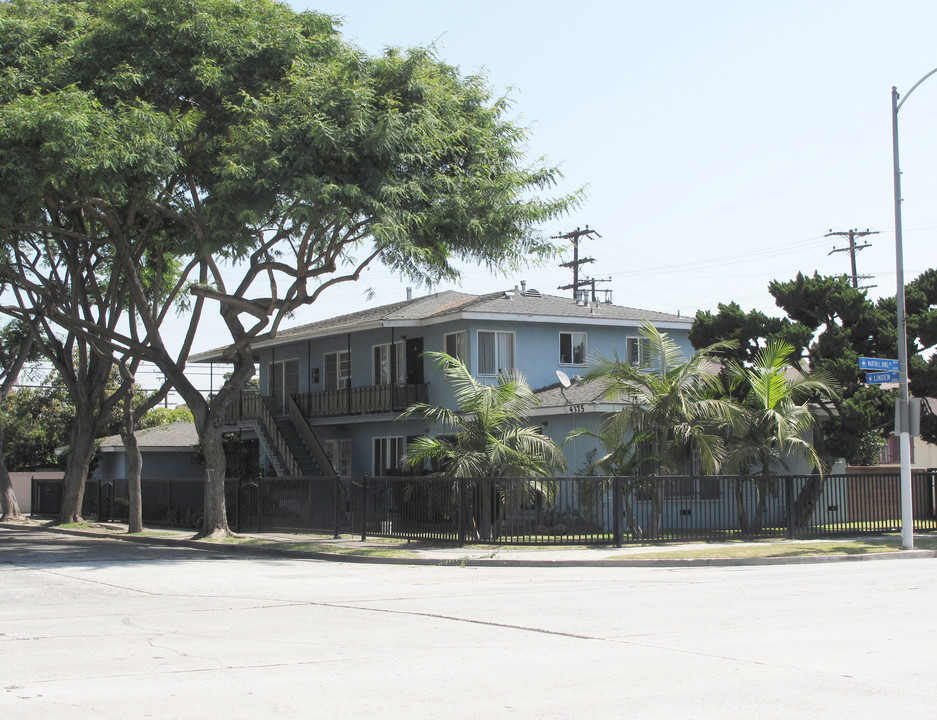 4375 M. Luther King Jr Blvd in Lynwood, CA - Building Photo