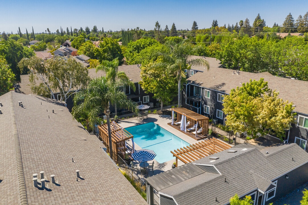 Trails at 2112 in Modesto, CA - Foto de edificio