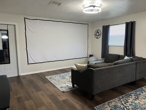 885 Derbyshire Rd in Daytona Beach, FL - Building Photo - Building Photo