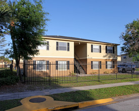 Dunwoodie Place Apartments in Orlando, FL - Building Photo - Building Photo