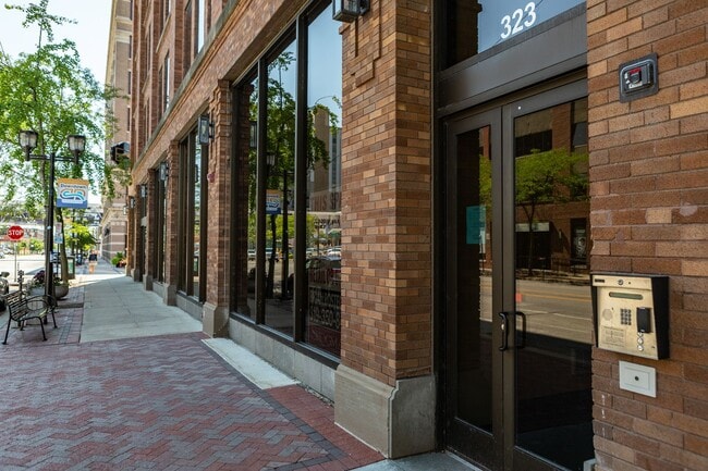 Cornerstone Place in Cedar Rapids, IA - Foto de edificio - Building Photo